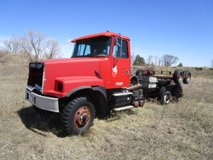 lot 51 image: 1996 Volvo Truck Frame & Cab, Trailer Axles, Transmission