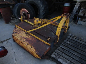 lot 34 image: International 5 12 Rotary Mower