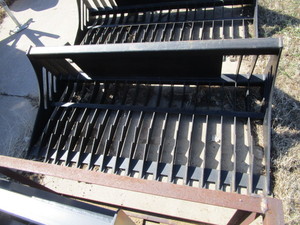 lot 19 image: (New) 72 Skid Steer Rock Bucket