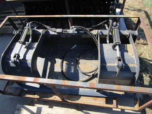 lot 21 image: (New) Wolverine 6 Skid Steer Bucket wDual Grapples