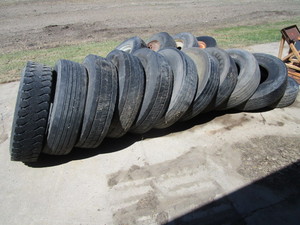 lot 41 image: (11) 22.5 TruckTrailer Tires