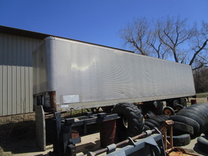 lot 32 image: 1974 Fruehauf 40 Storage Trailer