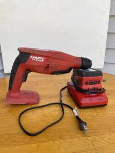 lot 13 image: TE 2-A 22-Volt Lithium-Ion SDS-Plus Cordless Compact Rotary Hammer with charging base and battery.