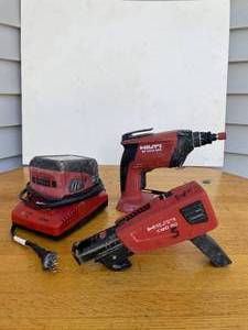 lot 15 image: HILTI SD 4500-A22 Drywall Screwdriver with accessories.
