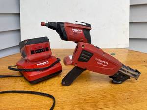 lot 28 image: Hilti SD 4500-A18 Tool with SMD 50  Magazine and a charger with battery.