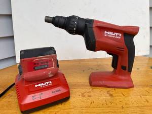 lot 29 image: Hilti SD 4500-A22Tool with a charger and  battery.