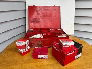 lot 31 image: Assorted Hilty fasteners in metal carry case.