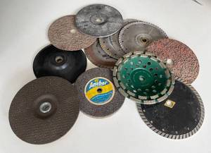 lot 53 image: Lot of large 7  Grinder accessories