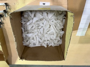 LOT OF 500 DRAWER BOX CORNERS  2-14 X 2-14 X 12
