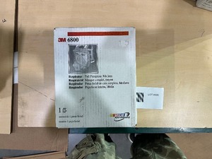LOT OF 4  3M RESPIRATORS 67006800 2)6900