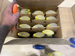 LOT OF 17 BOTTLES OF GUARDSMAN FURNITURE POLISH