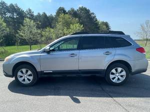 2011 Subaru Outback 2.5L Premium - AWD - 2 OWNERS