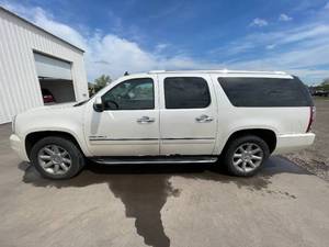 2010 GMC Yukon XL Denali - AWD