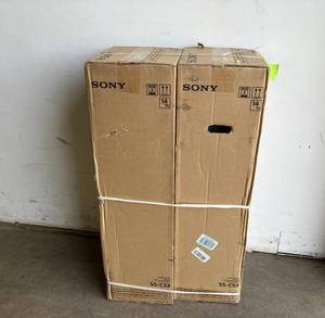 lot 102 image: Sony Lot of Two 3-Way Black Floor-Standing Speakers