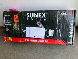 lot 114 image: Sunex Tools  Aluminum Service Jack with Quick Lifting System - 2 Ton Capacity