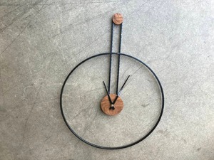 lot 132 image: YISITEONE Large Black Metal & Walnut Decorative Wall Clock