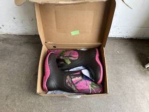 lot 182 image: HISEA Pink Camo Neoprene Rubber Waterproof Rain Boots for Women Size 7