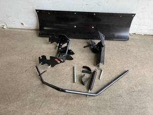 lot 210 image: Arnold 19A30017OEM 46-Inch Black Snow Blade Attachment
