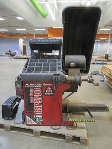 Hunter Road Force Wheel Balancing Machine, GSP9712 - NOT TESTED (Monitor Missing) - SOLD AS IS