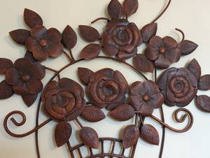 lot 77 image: Rustic Metal Floral Wall Decor