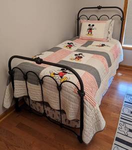 lot 61 image: Black Metal Twin Bed Frame