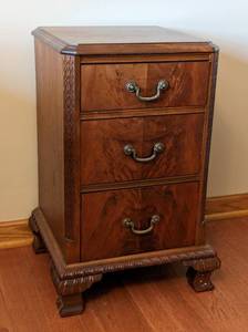 lot 81 image: Vintage Burled Wood Nightstand with Carved Accents