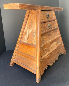 lot 120 image: Vintage Chinese Barber Chair