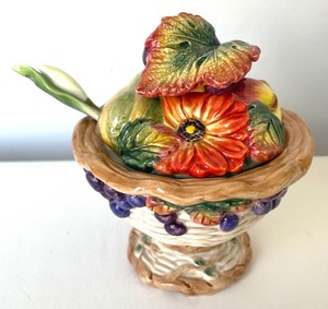 lot 128 image: Fitz & Floyd Classics Serving Pieces
