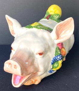 lot 133 image: Vietri Italian Pig Tureen