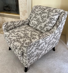 lot 8 image: Fusion Furniture Chair - Floral