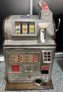 lot 4 image: Antique 1922 Pace Jennings Gooseneck Slot Machine .25 Cent