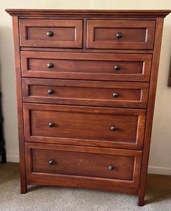 lot 29 image: Whittier Wood McKenzie 6-Drawer Chest