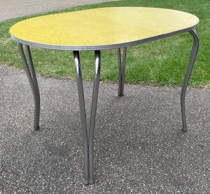 lot 191 image: Retro Vintage Table and Chairs