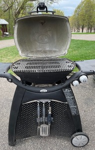 lot 192 image: Weber Gas Grill