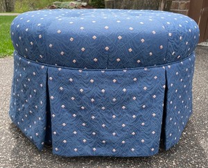 lot 195 image: Lovely Upholstered Ottoman