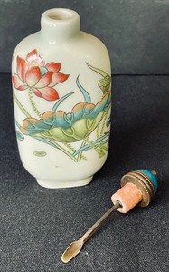 lot 272 image: Vintage Asian Snuff Bottle