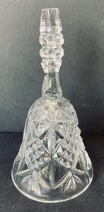 lot 280 image: Gorgeous Glass and Crystal Grouping