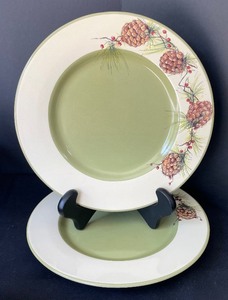 lot 288 image: Variety of Dishware and Decor