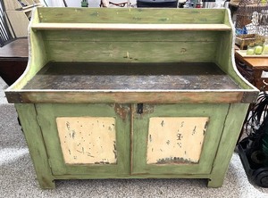 lot 289 image: Vintage Dry Sink with Removable Decorative Mats