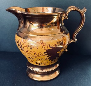 lot 302 image: Pretty Serving Pieces