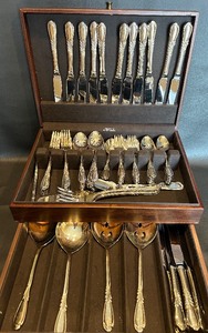 lot 48 image: Retroneu Flatware Set STEPHANIE