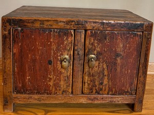 lot 260 image: Amazing Patina  Primitive Vintage Cabinet