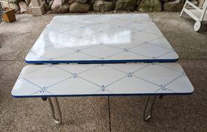 lot 228 image: Vintage Retro Enamel Expanding Kitchen Table