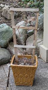 lot 221 image: Ceramic Planter with Trellis