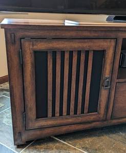 lot 96 image: Schneidermans Wood Entertainment Stand