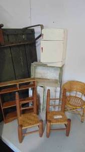 5 pieces of doll furniture