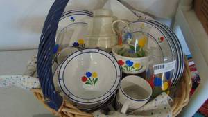 Tulip tyme dinnerware