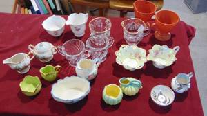 Lot of cream and sugar sets