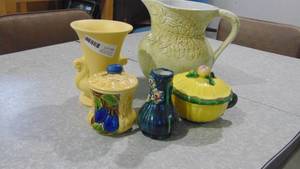 Lot of pottery pieces