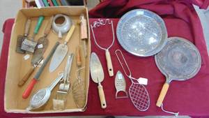 Lot of misc vintage kitchen items